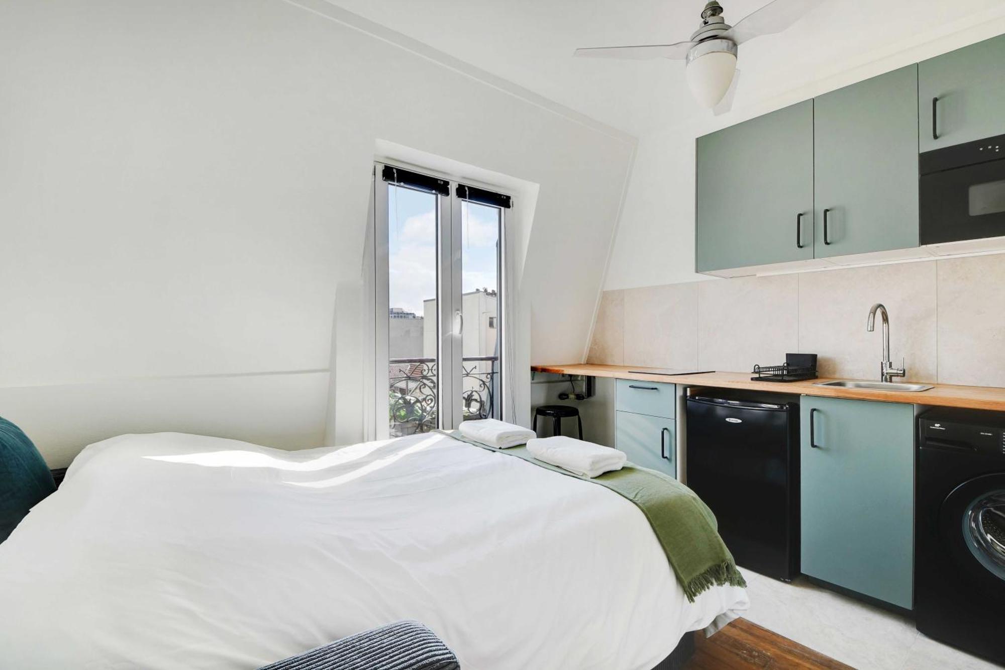 Ideal For 2 People - Marche Des Batignolles * Parijs